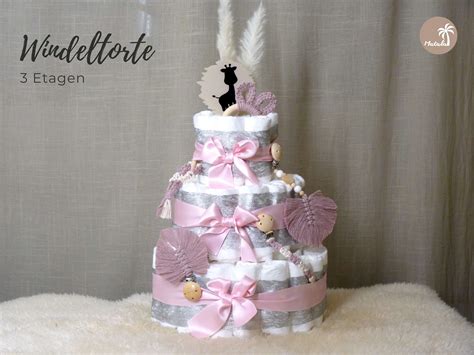 Detailaufnahme einer rosa Windeltorte mit Einhorn-Dekoration