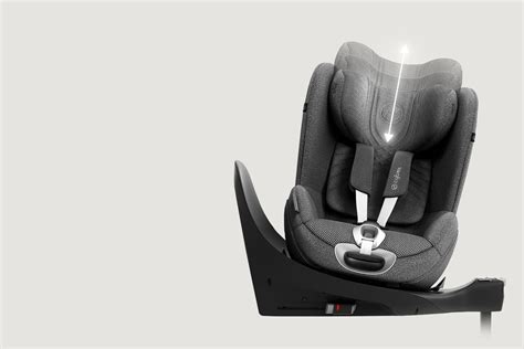 Detailansicht des SPARCO F1000K Kindersitzes mit Fokus auf Kopfstütze und Seitenaufprallschutz