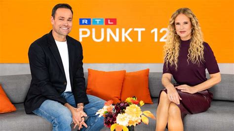Katja Burkard nimmt einen Schnuller im Studio von 