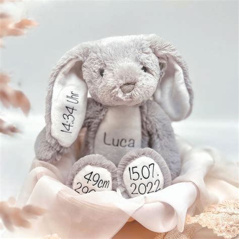 Design-Beispiele für personalisierte Babyschlafsäcke mit Namen und Motiven