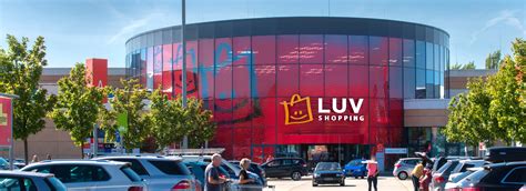 Eingang des Fachmarktes im LUV SHOPPING Center