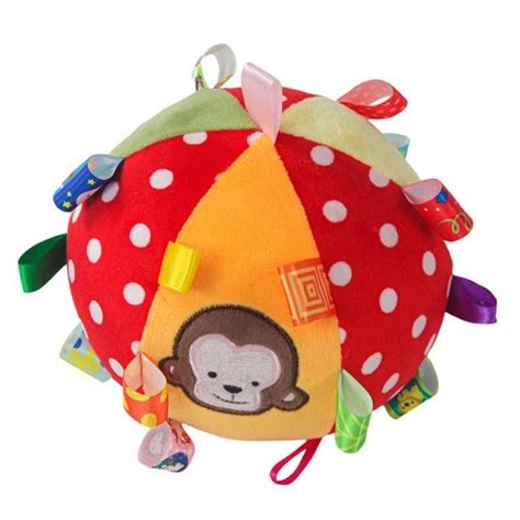 Foto eines niedlichen Kuscheltiers mit sanft leuchtenden Elementen, das ein Baby in den Schlaf wiegt.