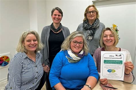 Foto der Hebammen Isabel Gropp, Miriam Knauer, Sarah Becker, Bettina Stilter und Pia Smit bei einem niederschwelligen Angebot der offenen Hebammen-Sprechstunde