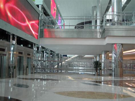Innenansicht des Erlebnisaufzugs mit beleuchteten Stationen