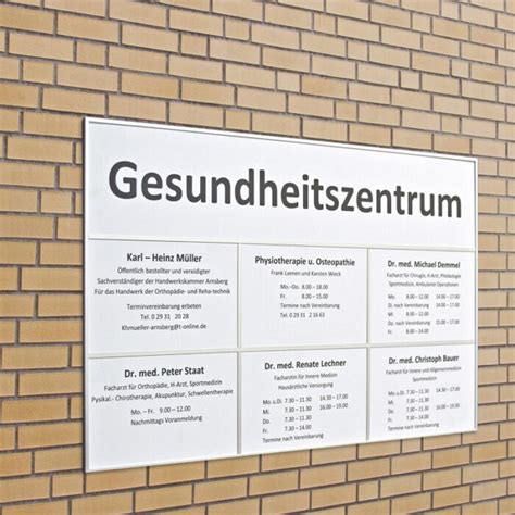 Einladendes Schild der Hebammenpraxis Wunderland Osnabrück