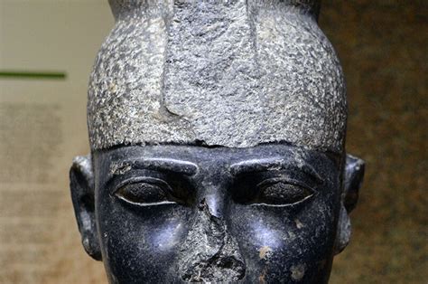 Statue eines kuschitischen Königs der 25. Dynastie