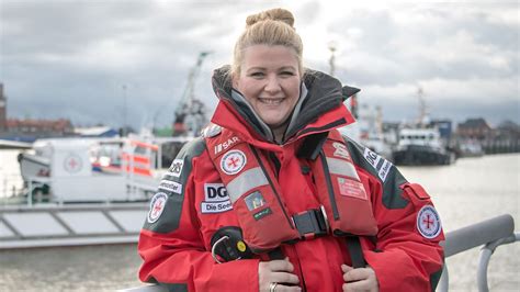 Anke Harnack bei einer Veranstaltung der Seenotretter