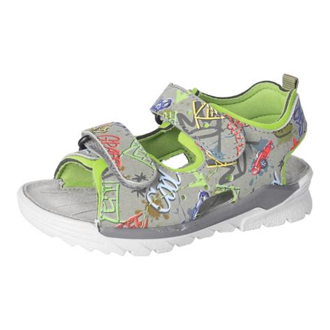 Collage aus verschiedenen RICOSTA Schuhen für Kinder: Sandalen, Sneaker, Winterstiefel in gelben und senf-Tönen.