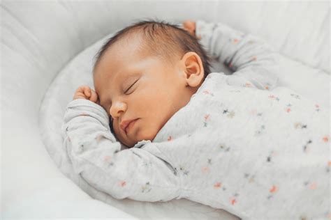 Schema der empfohlenen Schlafposition für Babys