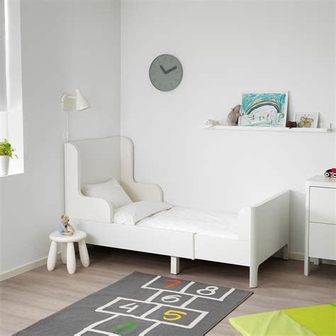 Schematische Darstellung der Abmessungen des Ikea BUSUNGE Bettes