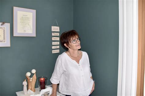 Helga Ramsbacher in ihrer Praxis