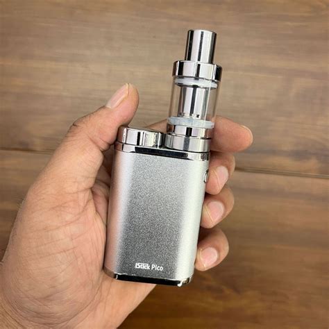 Schema des zerlegten iStick Pico mit markierten Schrauben und Bauteilen