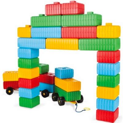 Collage verschiedener Lernspielzeuge, darunter Bauklötze, STEM-Sets und Puzzles.
