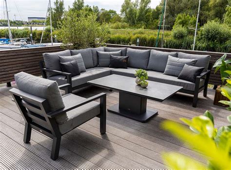 Moderne Lounge-Möbel für ein stilvolles Event-Setup