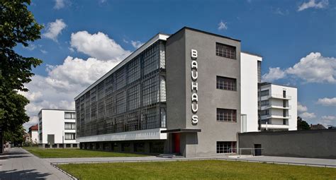 Das ikonische Bauhaus-Gebäude in Dessau