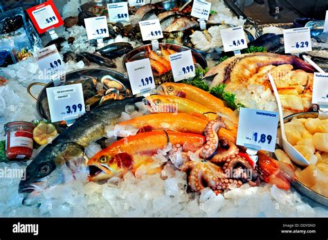 Fotografie: Frischer Fisch an einer Fischtheke