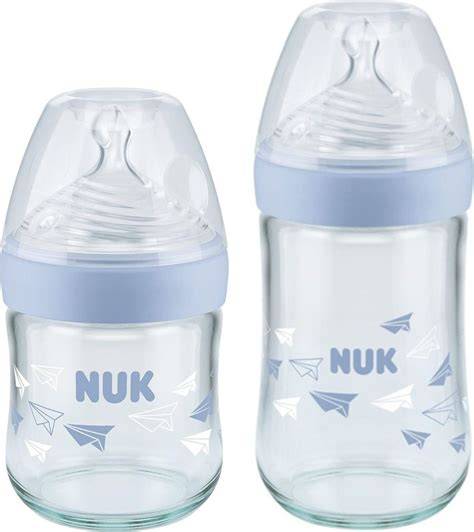 Gegenüberstellung von NUK Babyflaschen aus Polypropylen und Borosilikatglas, mit Fokus auf die Vorteile jedes Materials.