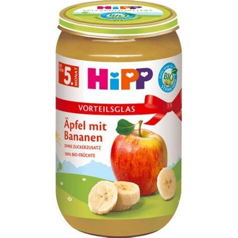Foto von verschiedenen HiPP Babygläschen, darunter auch der Banane-Pfirsich-Brei, arrangiert für eine ansprechende Darstellung.
