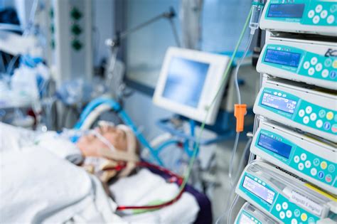 Schema der Intensivstation mit Beatmungsgeräten und Monitoring-Systemen