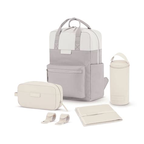 Praktische Babyutensilien wie Wickelrucksack, Babytrage und Babyphone