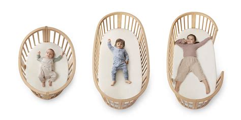 Design-Skizze des Stokke Sleepi Bettes in verschiedenen Konfigurationen (Mini, Midi, Junior)