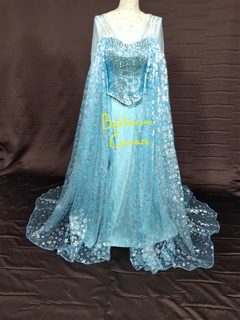 Beispiel für ein aufwendiger genähtes Elsa-Kleid mit Volant-Rock