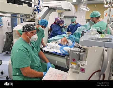 Schema einer Bauchoperation mit möglicher Verwachsungsbildung