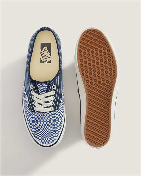 Nahaufnahme der charakteristischen Waffelsohle von Vans-Schuhen