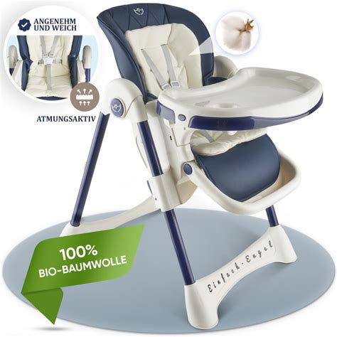 Illustration eines Babys, das sicher in einem Hochstuhl sitzt.
