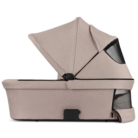Innenansicht der Babywanne Camel mit Fokus auf die CozyCloud® Matratze und den integrierten Organizer