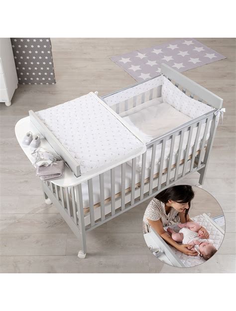 Roba Wickeltisch auf einem Babybett montiert