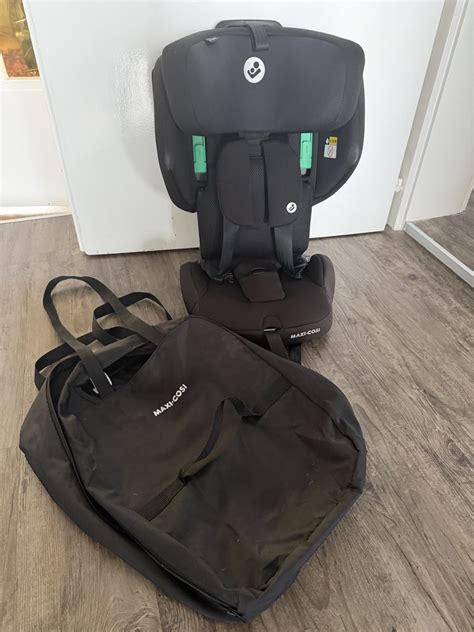 Maxi-Cosi Nomad Plus i-Size zusammengeklappt mit Tragetasche