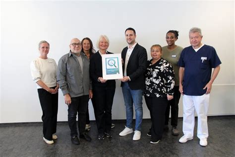 Foto von Geehrten Hebammen und Vertretern des Gesundheitsamtes
