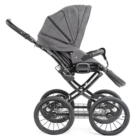 Collage aus verschiedenen positiven Kundenbildern mit dem Knorr Classico Kinderwagen.