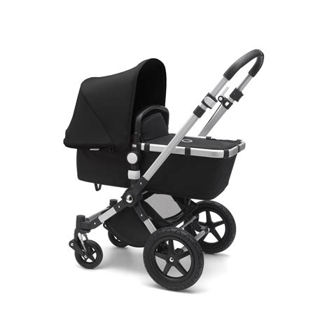 Bugaboo Cameleon 3 Plus Kinderwagen mit montiertem Sportsitz, der nach vorne gerichtet ist.