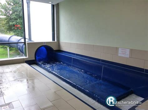 Foto des Hallenbads Aquafit Dierdorf mit verschiedenen Becken und Rutschen