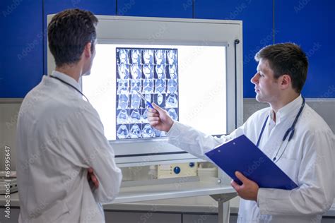 Ärzte besprechen einen Patientenfall