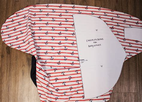 Schnittmuster einer Einschlagdecke mit Hinter- und Vorderteil