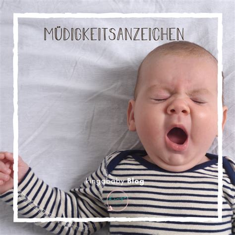 Ein müdes Baby, das die Augen reibt