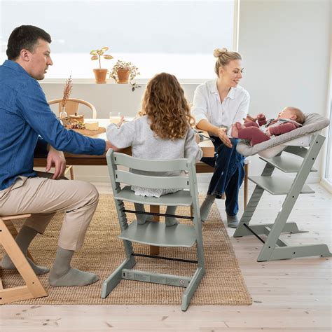 Ergonomisches Newborn Set für den Tripp Trapp Hochstuhl, das Neugeborene sicher und bequem positioniert.