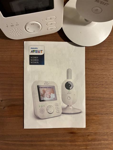 Detailaufnahme eines Philips Avent Video-Babyphones mit klarem Farbbildschirm