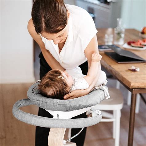 Stokke Nomi Kinderhochstuhl in einem modernen Wohnambiente