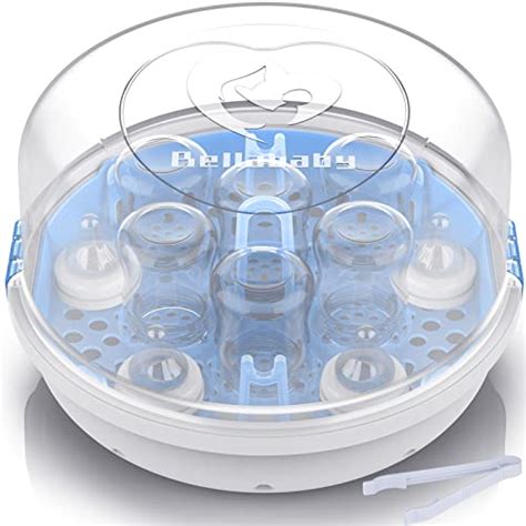 Mikrowellen-Dampfsterilisator mit Babyflaschen, bereit zur Sterilisation.
