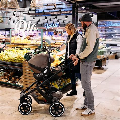 Illustration einer Auswahl an ABC Design Kinderwagen und Zubehörteilen