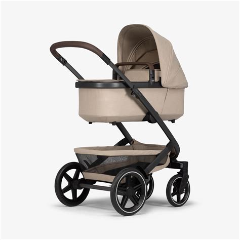 Illustration des Joolz Geo Kinderwagens mit Kind