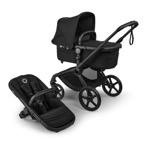 Illustration eines Bugaboo Fox Kinderwagens mit Geschenken und Weihnachtsschmuck