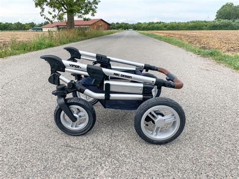 Schema des ABC Design Viper 4 Kinderwagens mit hervorgehobenen großen Rädern und robustem Fahrgestell