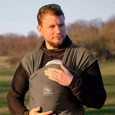 Schema der vorgebundenen Wickelkreuztrage mit der manduca Sling