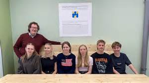 Schülerinnen und Schüler des ASG Sömmerda bei der Arbeit in der Mensa