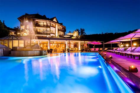 Foto eines Kurhotels in Bad Kohlgrub mit Fokus auf Wellness und Naturheilverfahren